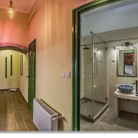 Homestay Wine Cellar Boutique Budapest